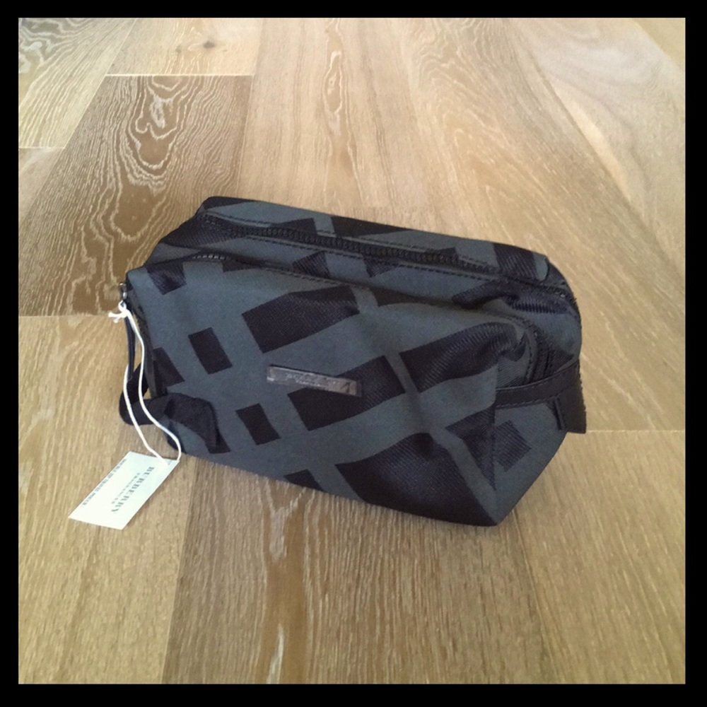 🫶🏻Burberry Mens Dopp Travel Bag